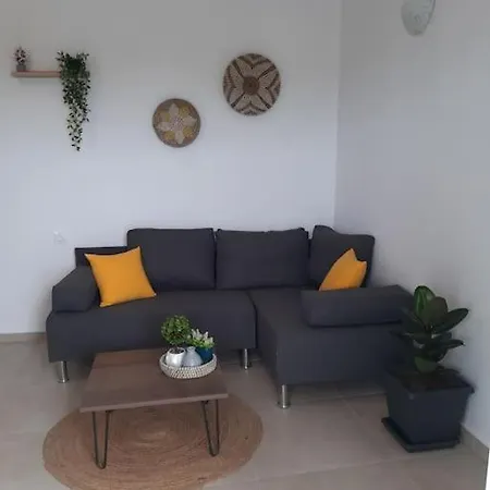 House For 2 People In A Vineyard Apartment Emporio (Santorini)
